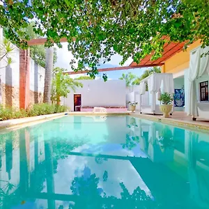 villa-octavia.hotelsmerida.org/